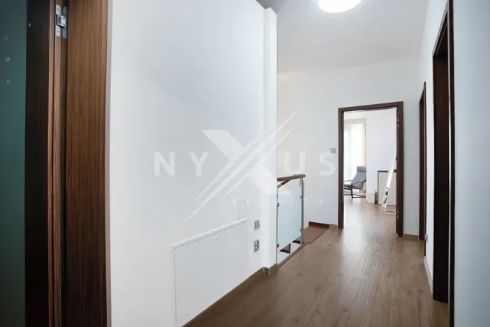 Pronájem rodinného domu, Praha - Dolní Měcholupy, Nad sadem, 204 m2