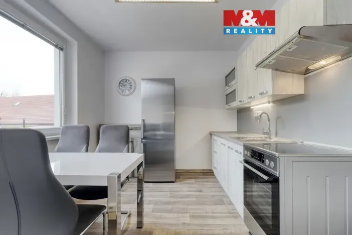Prodej bytu 2+1, Kolinec, 63 m2