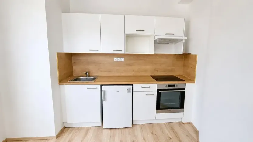 Pronájem bytu 1+kk, Rosice, Sportovní, 34 m2