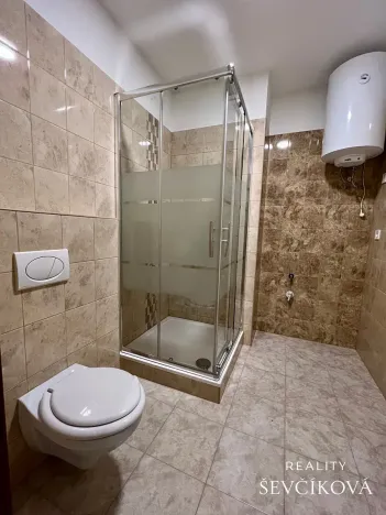 Pronájem bytu 1+kk, Holice, náměstí T. G. Masaryka, 28 m2