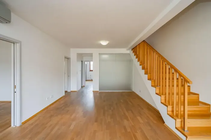 Pronájem kanceláře, Praha - Smíchov, Štefánikova, 168 m2