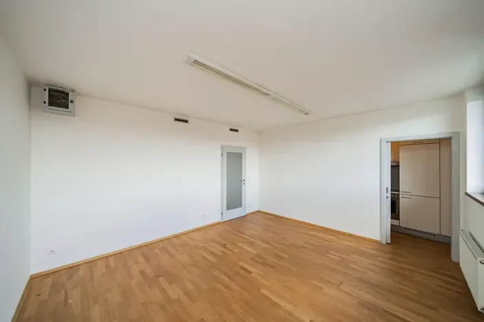 Pronájem kanceláře, Praha - Smíchov, Štefánikova, 168 m2