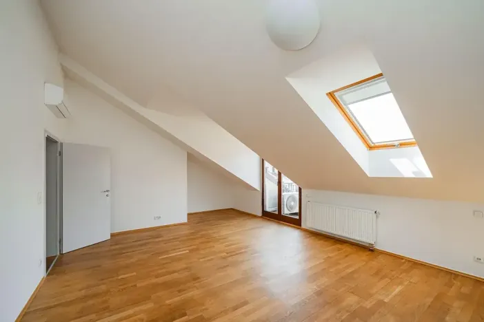 Pronájem kanceláře, Praha - Smíchov, Štefánikova, 168 m2