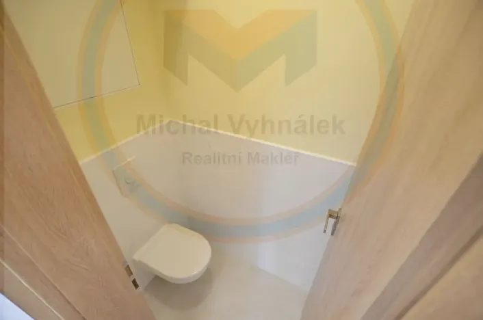 Pronájem bytu 2+kk, Klecany, Nám. Třebízského, 52 m2