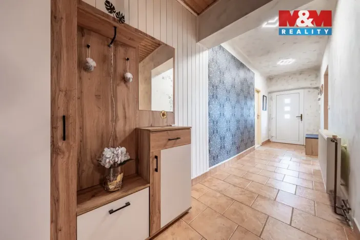 Prodej bytu 5+1, Chlumec nad Cidlinou - Kladruby, 139 m2