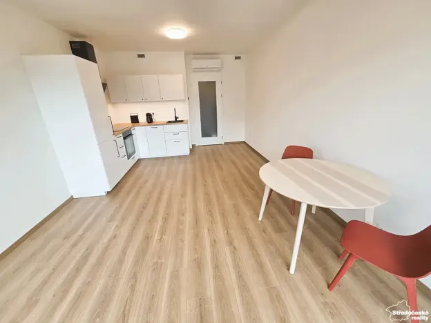 Pronájem bytu 1+kk, Praha - Hloubětín, Poděbradská, 31 m2