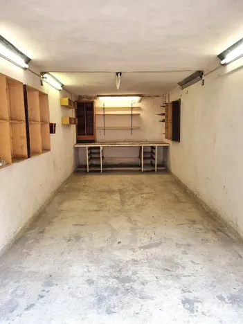 Pronájem garáže, Brno, Řezáčova, 18 m2