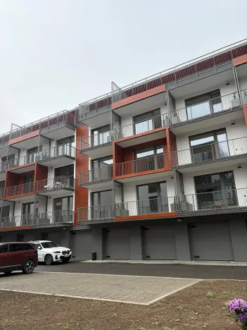 Pronájem garážového stání, Jablonec nad Nisou, Za Jízdárnou, 12 m2