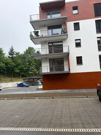 Pronájem garážového stání, Jablonec nad Nisou, Za Jízdárnou, 12 m2