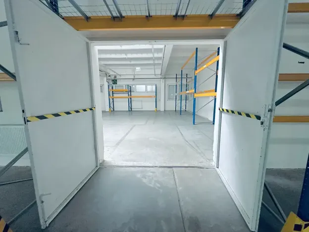 Pronájem výrobních prostor, Chodová Planá, Kyjovská, 2497 m2