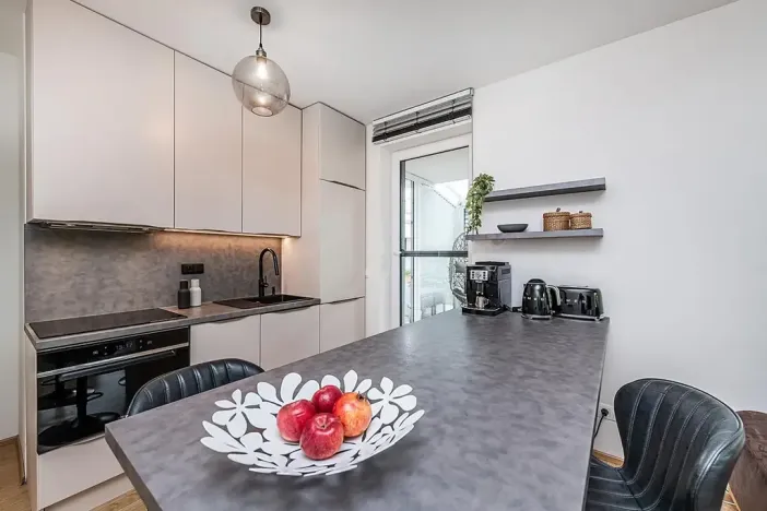 Prodej bytu 2+kk, Praha - Hrdlořezy, Mezilehlá, 51 m2