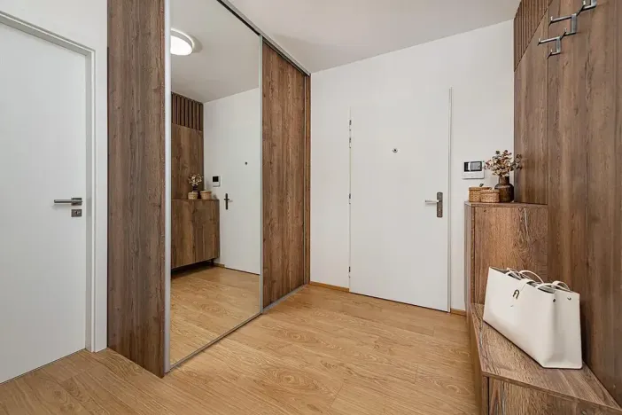 Prodej bytu 2+kk, Praha - Hrdlořezy, Mezilehlá, 51 m2
