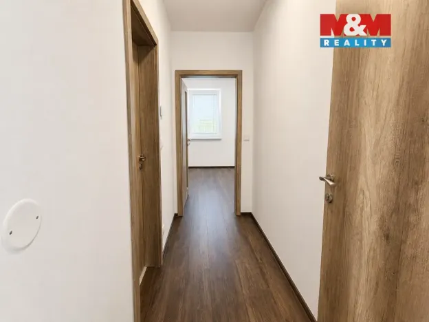 Pronájem bytu 1+kk, Zlín - Malenovice, Jarolímkovo náměstí, 27 m2