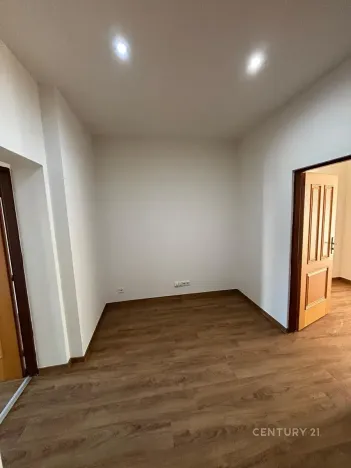 Pronájem kanceláře, Litvínov, náměstí Míru, 81 m2