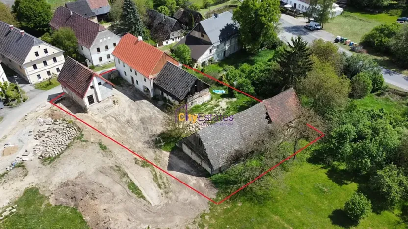 Prodej komerční nemovitosti, Tuhaň, 700 m2