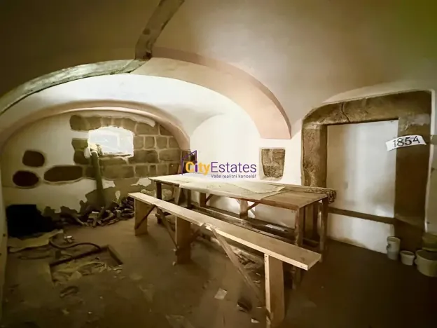 Prodej komerční nemovitosti, Tuhaň, 700 m2