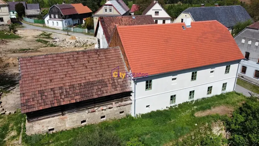 Prodej komerční nemovitosti, Tuhaň, 700 m2