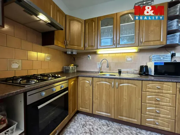 Pronájem bytu 2+1, Karviná - Hranice, Bratr. Veverkových, 56 m2