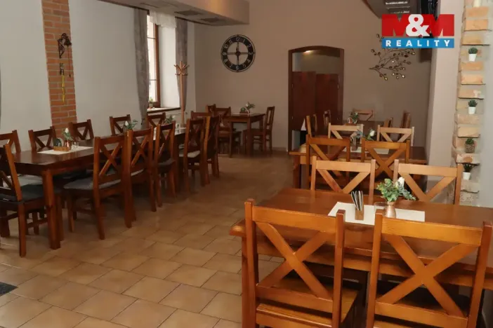 Pronájem restaurace, Holice, Smetanova, 233 m2