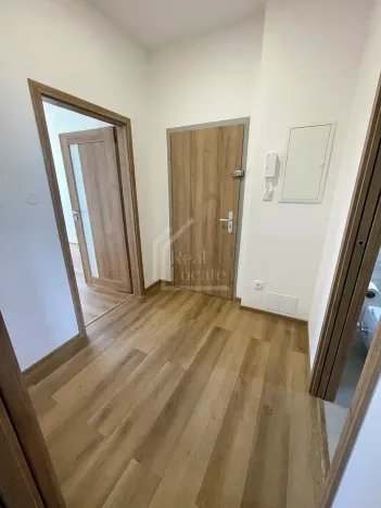 Pronájem bytu 2+kk, Praha - Strašnice, V korytech, 43 m2