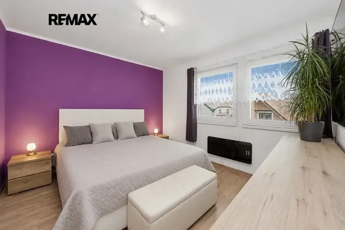 Prodej bytu 3+1, Červený Újezd, U Okálu, 62 m2