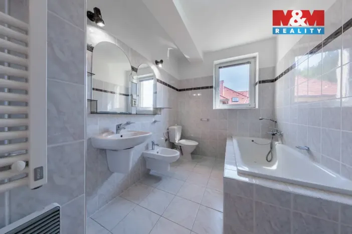 Prodej rodinného domu, Karlovy Vary - Hůrky, 250 m2