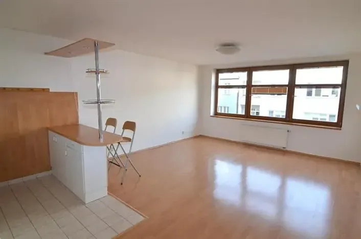 Pronájem bytu 1+kk, Praha - Vinohrady, Hradecká, 37 m2