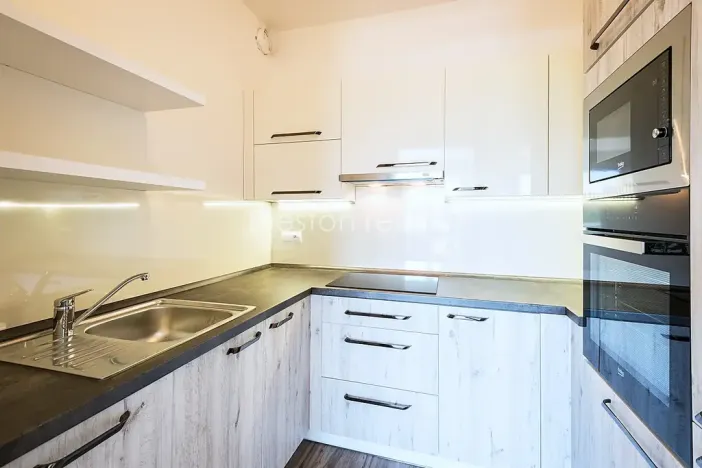 Pronájem bytu 2+kk, Ostrava, Sokolovská, 61 m2