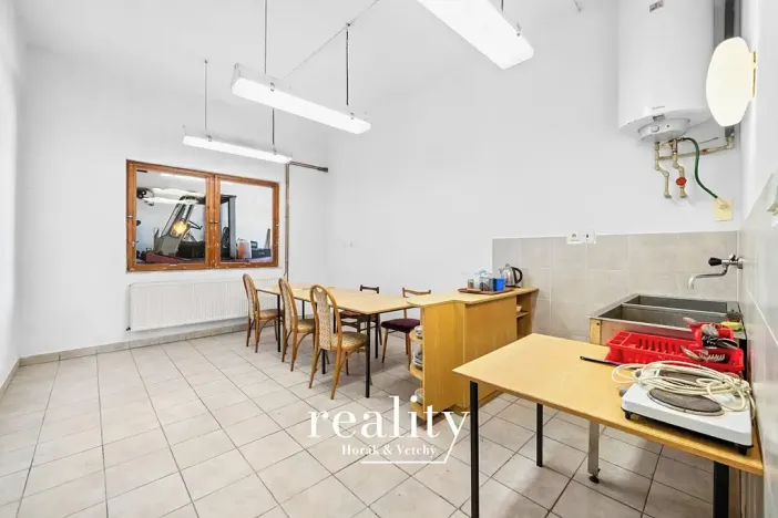Pronájem komerční nemovitosti, Hladov, 3500 m2