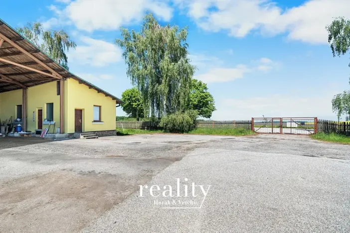 Pronájem komerční nemovitosti, Hladov, 3500 m2