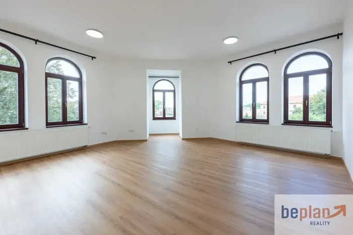 Pronájem bytu 2+kk, Lázně Bělohrad, Náměstí K. V. Raise, 62 m2