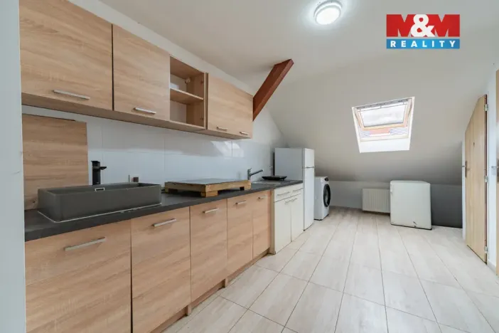 Pronájem atypického bytu, Sokolov, Staré náměstí, 200 m2