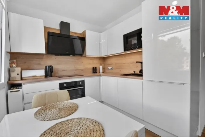 Prodej bytu 3+1, Třeboň - Třeboň II, Nádražní, 63 m2