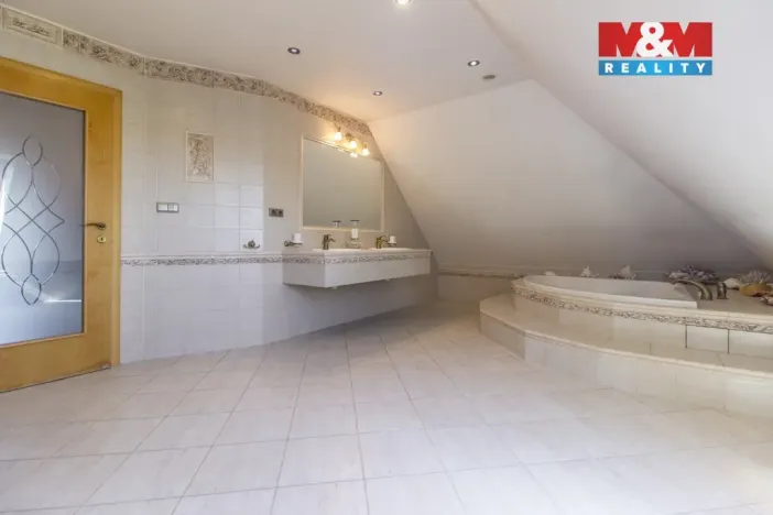 Prodej rodinného domu, Třebestovice, V zákruží, 280 m2