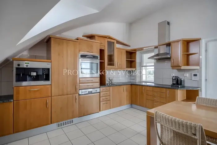 Prodej ordinace, Křižanov, Benešovo náměstí, 530 m2