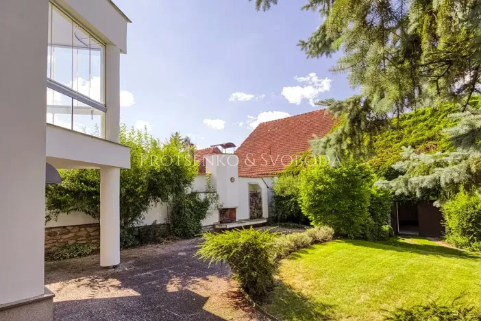 Prodej ordinace, Křižanov, Benešovo náměstí, 530 m2