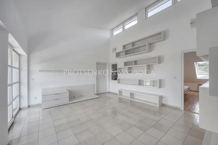 Prodej kanceláře, Křižanov, Benešovo náměstí, 530 m2