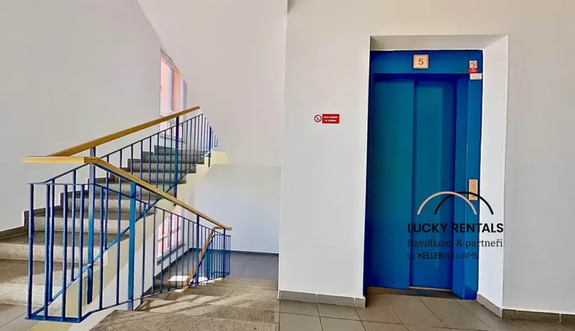 Pronájem bytu 1+kk, Praha - Stodůlky, Kodymova, 35 m2