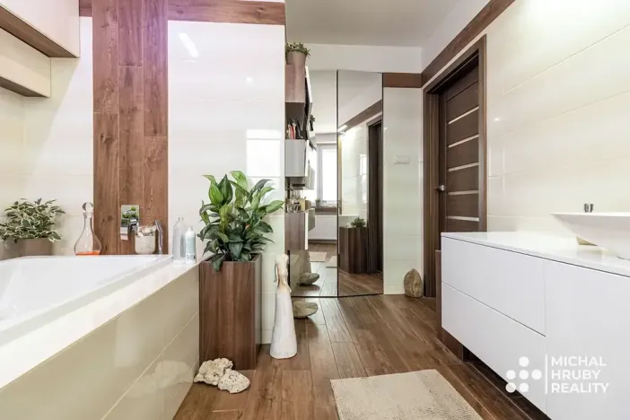 Prodej bytu 2+kk, Ostrava, Vrázova, 79 m2