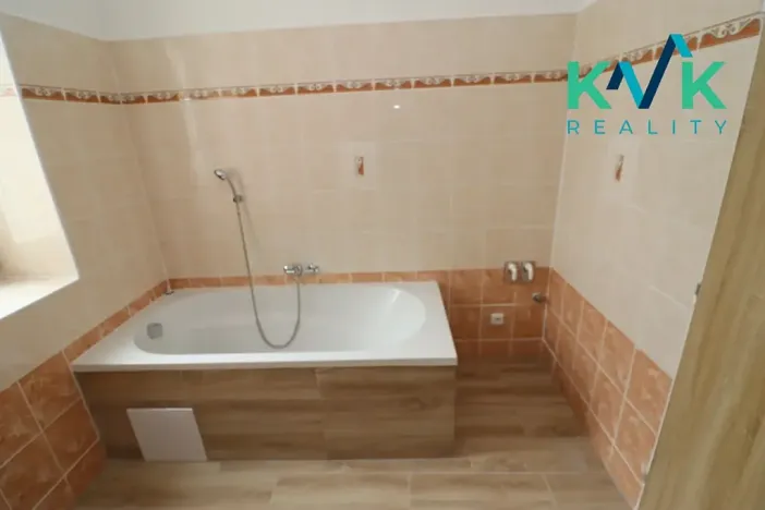 Pronájem bytu 3+1, Karlovy Vary, Šmeralova, 85 m2