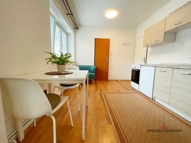 Pronájem bytu 1+1, Praha - Libeň, Za vodárnou, 30 m2