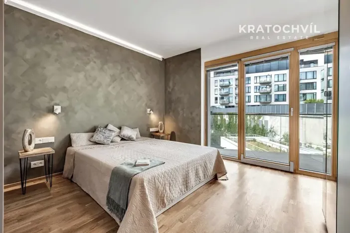 Prodej bytu 2+kk, Praha - Smíchov, Grafická, 70 m2