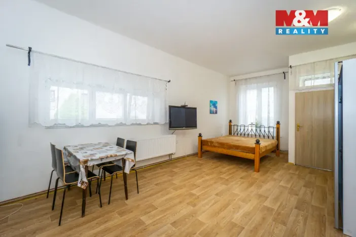 Pronájem bytu 1+kk, Holice, Husova, 38 m2