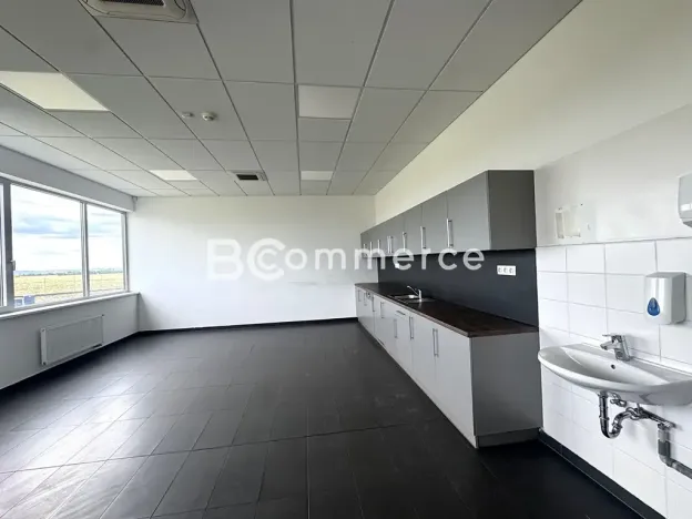 Pronájem kanceláře, Brno, Letiště Brno-Tuřany, 300 m2
