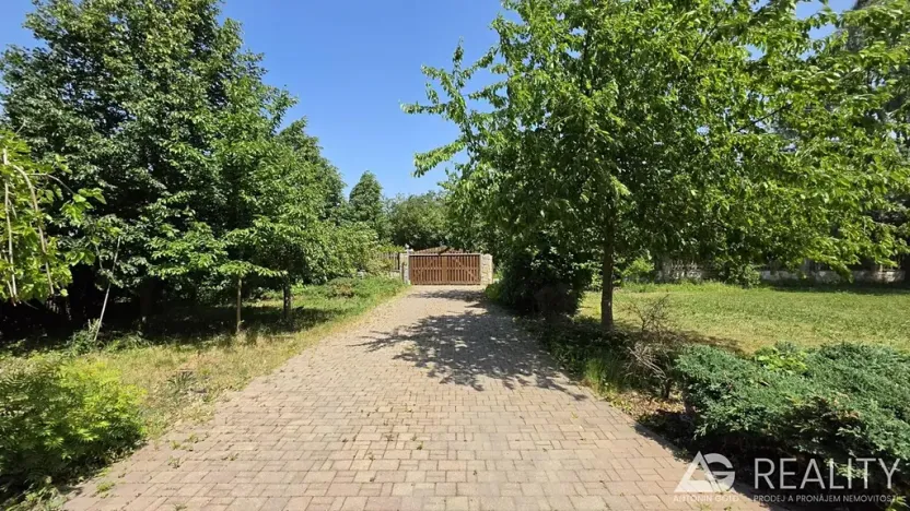 Prodej zemědělského objektu, Úžice, 5128 m2