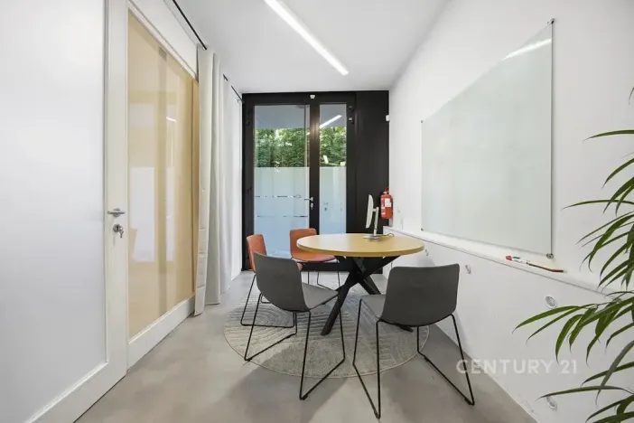 Pronájem kanceláře, Praha - Smíchov, Na Zatlance, 232 m2