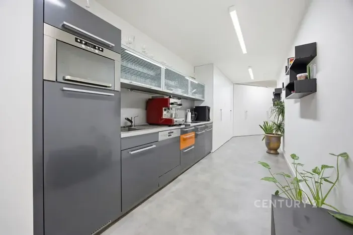Pronájem kanceláře, Praha - Smíchov, Na Zatlance, 232 m2