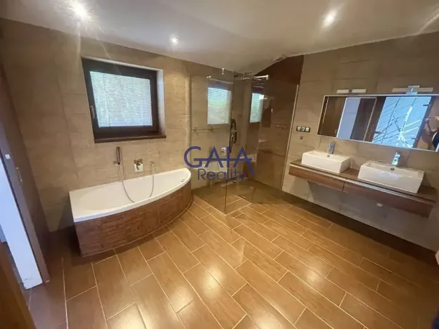 Pronájem rodinného domu, Vlkoš, 200 m2