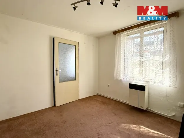 Prodej atypického bytu, Měšice, U školky, 118 m2