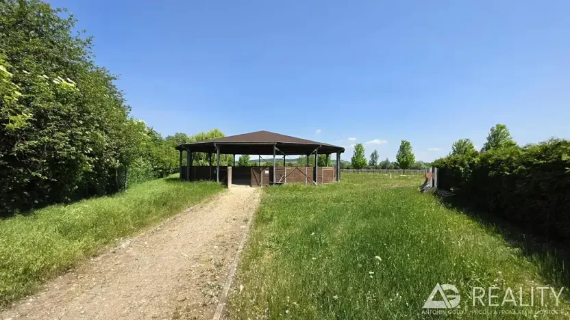 Prodej komerčního pozemku, Úžice, 68855 m2